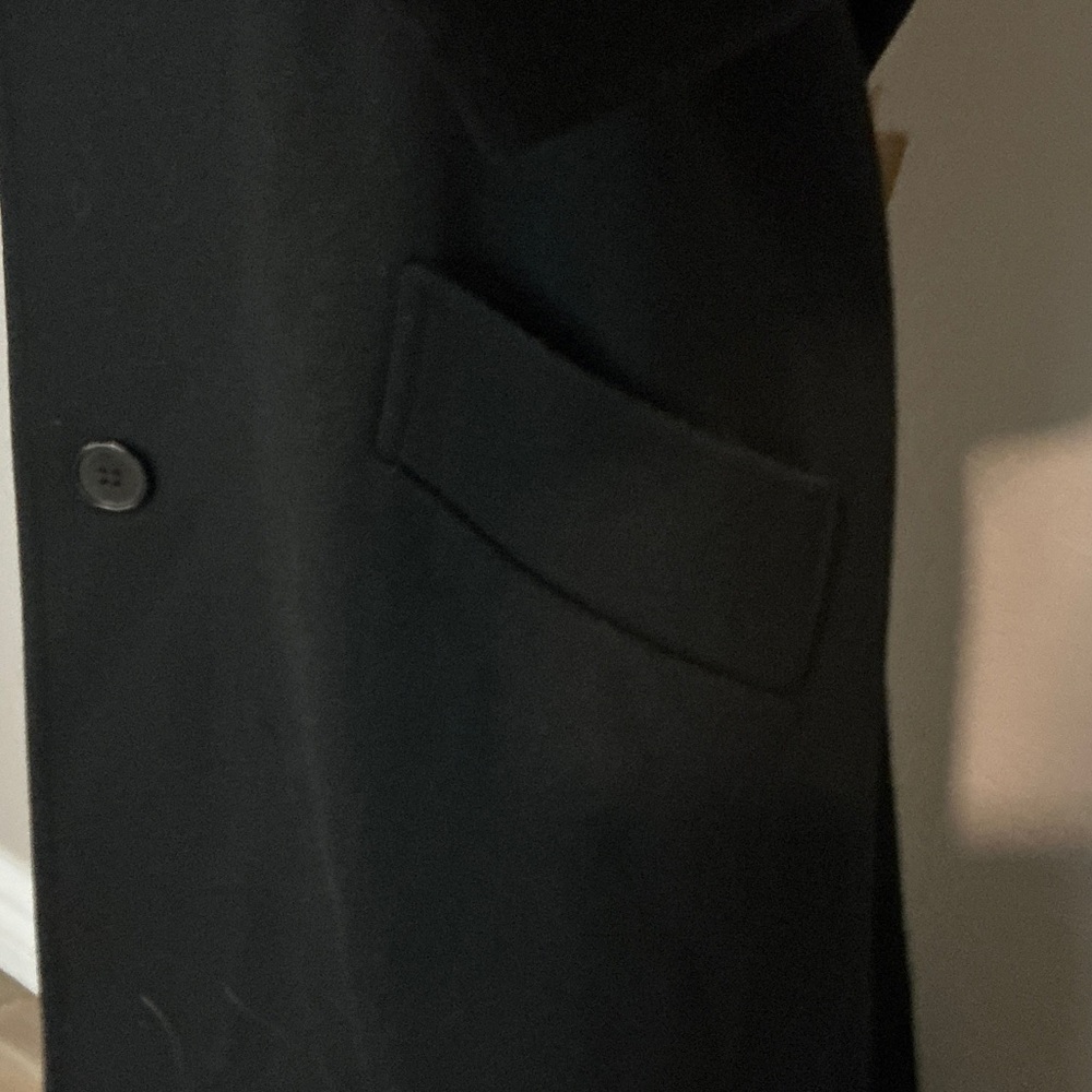 Elegant Black Luxury Trench Coat with Fur Collar - Picture 6 of 8